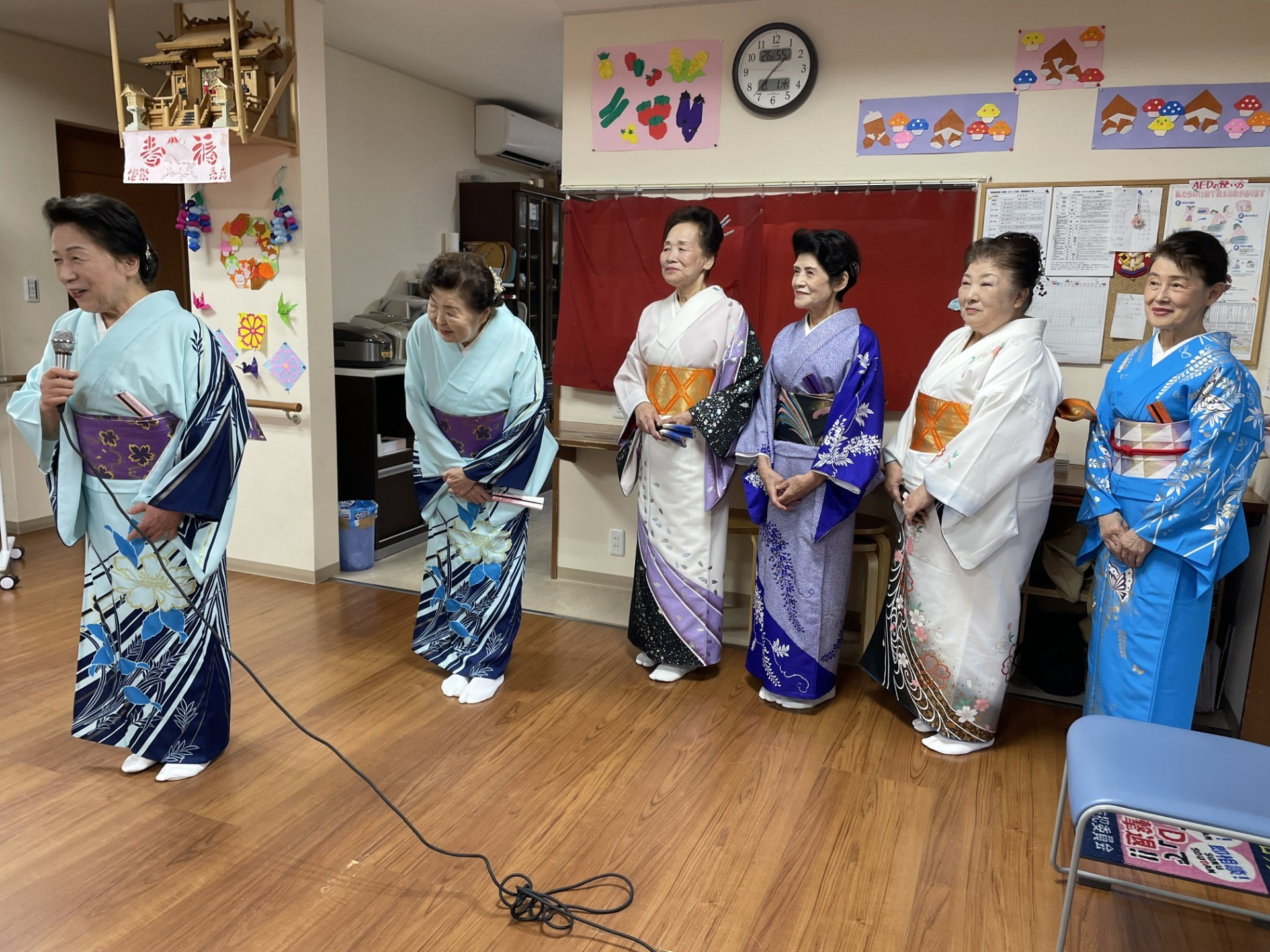 地域踊りボランティア寛椿会様来訪  R8.10/1